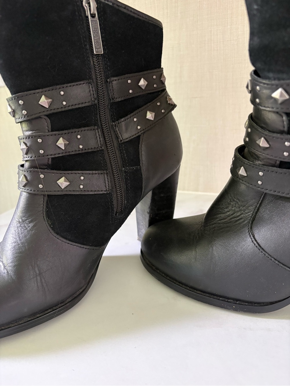 Harley-Davidson Women's Black Studded Leather Ankle Boots SZ-8M - Picture 3 of 10